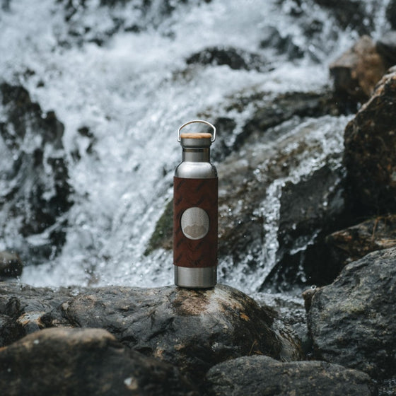 The perfect partner for your hiking adventures, a hiking bottle from Hôrd.