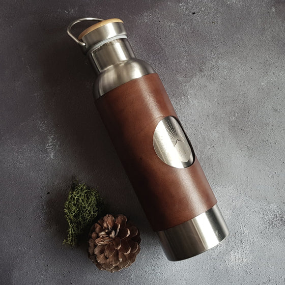 This personalised insulated water bottles are perfect for outdoor adventurers. Hot drinks are kept hot for 12 hours and cold drinks are kept chilled for 24 hours.