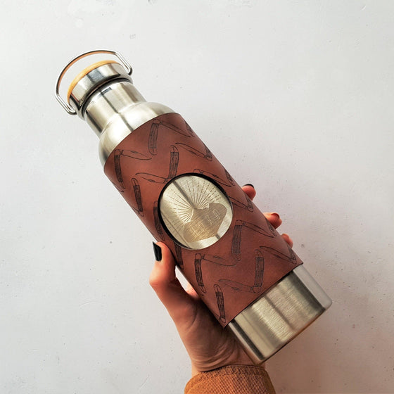 Our signature hiking bottle, the Scout Adventure Bottle is engraved with a repeat pattern from our forager knife illustration and hand dyed in your choice of colour. It can be personalised on the bamboo lid with your choice of up to five initials.