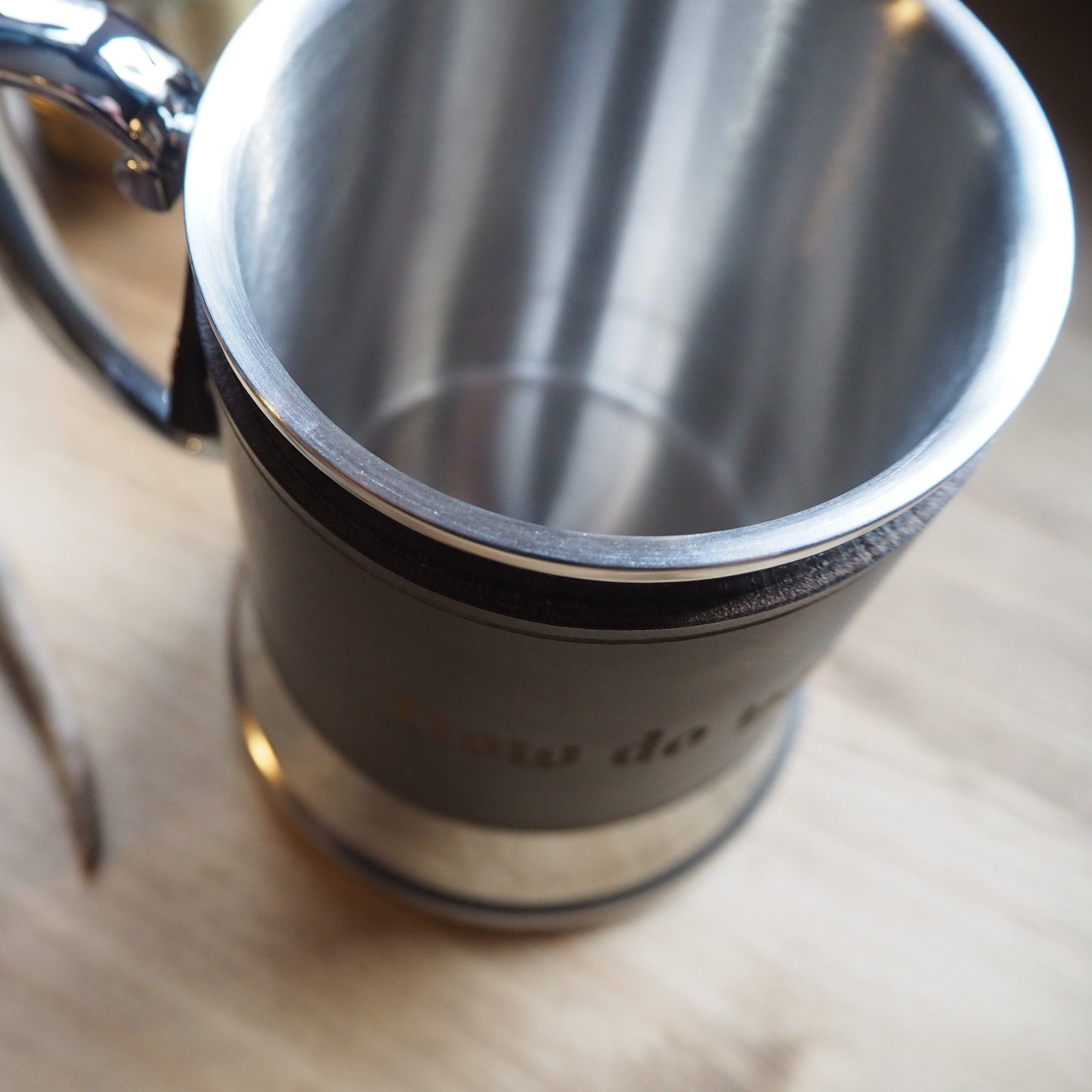This custom quote tankard is made from soft and luxurious leather that bound onto an insulated steel flask.