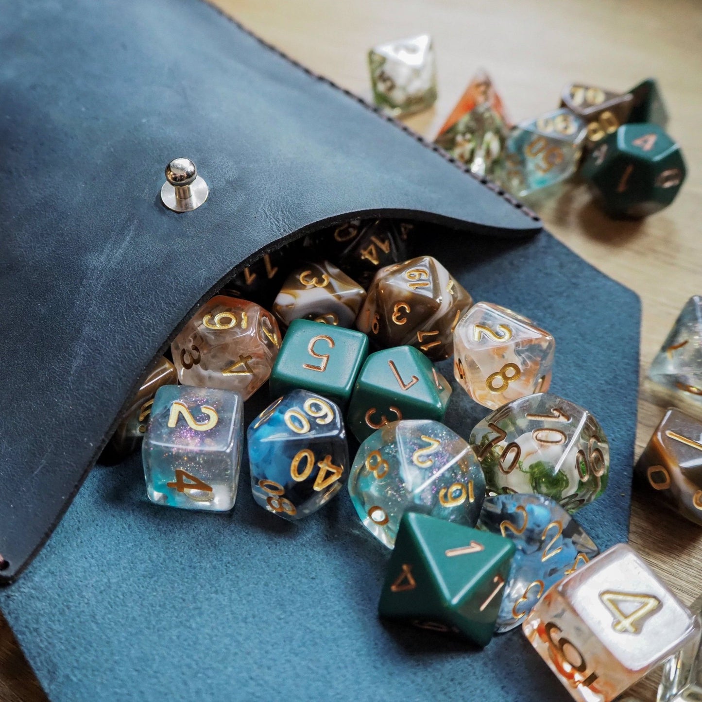 Fasten your DnD dice box with a durable nickel stud that would protect and keep your DnD dices safe.