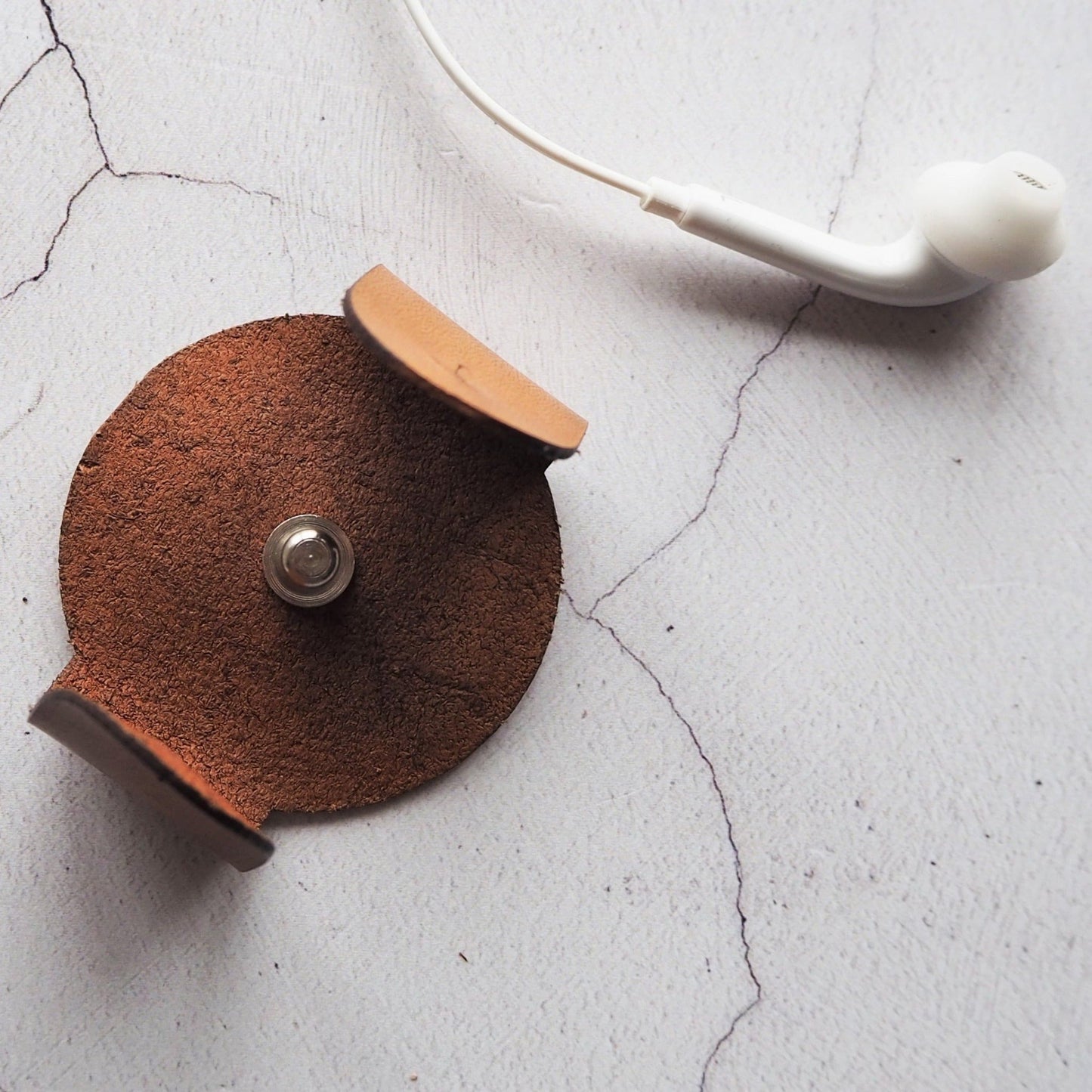 Inner view of the earphone cable holder for Vikings, an earphone tidy from HÔRD.
