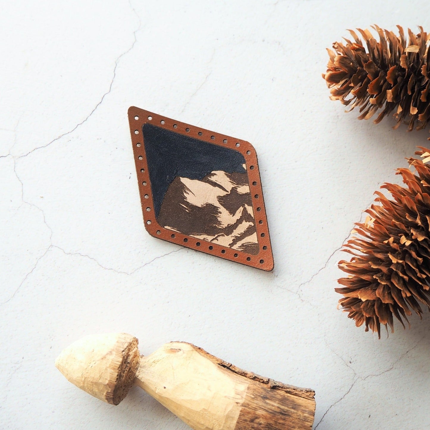 This mountaineering patch has been made from high quality leather and engraved with mountains