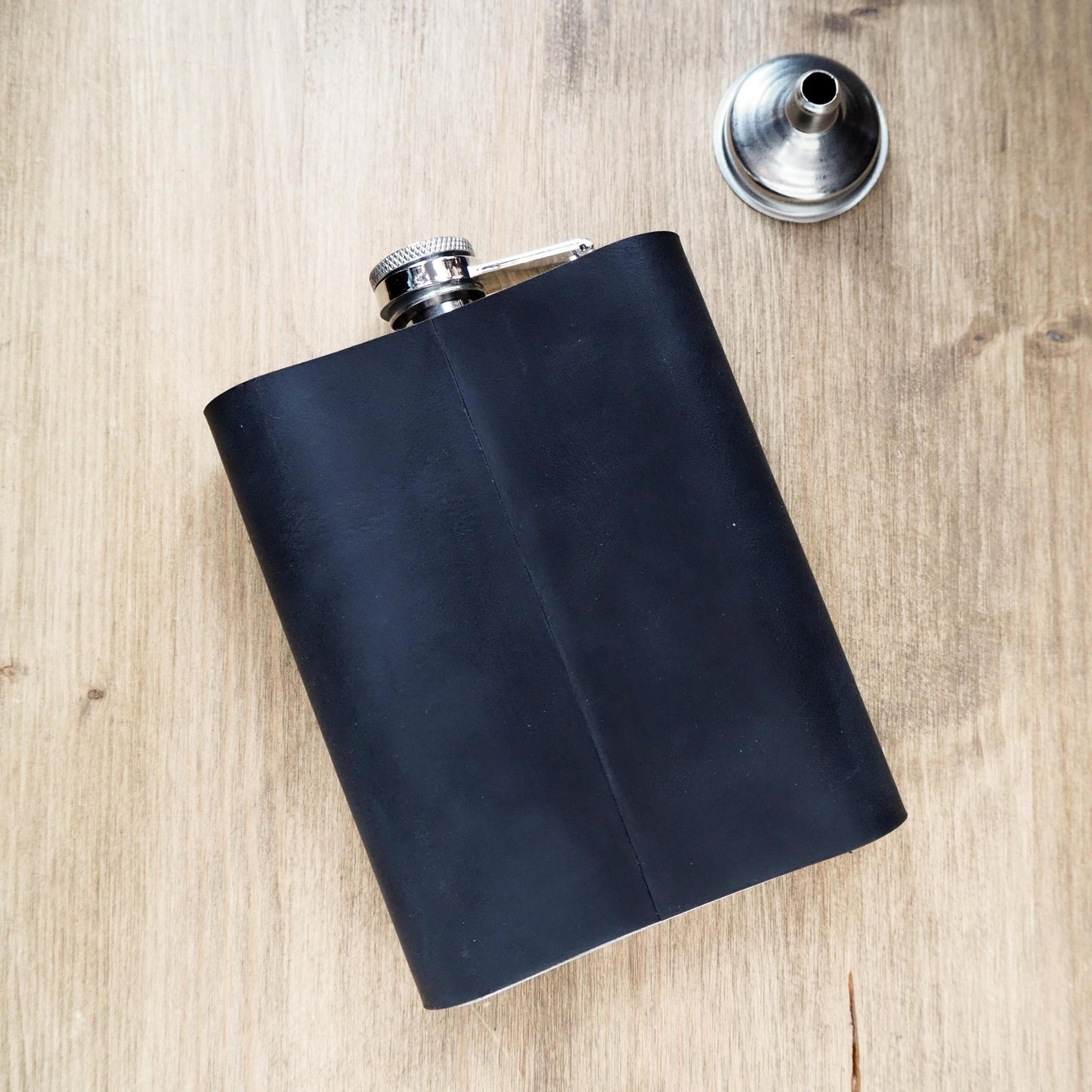 Posterior view of the dungeons and dragons flask from Hord.