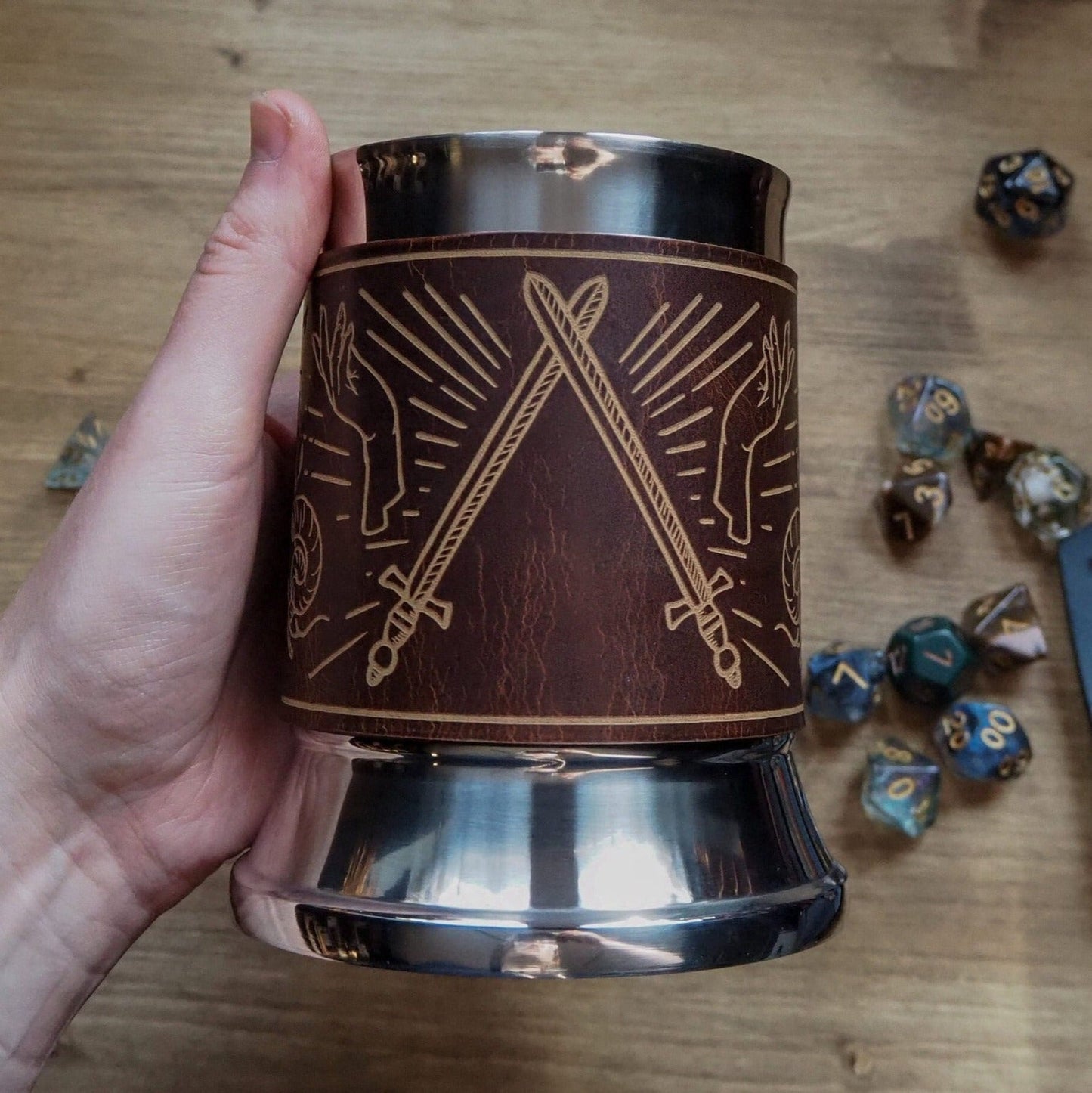 The Dungeoneers Tavern Mug in Chestnut could be personalised to include a name, text, or initial.