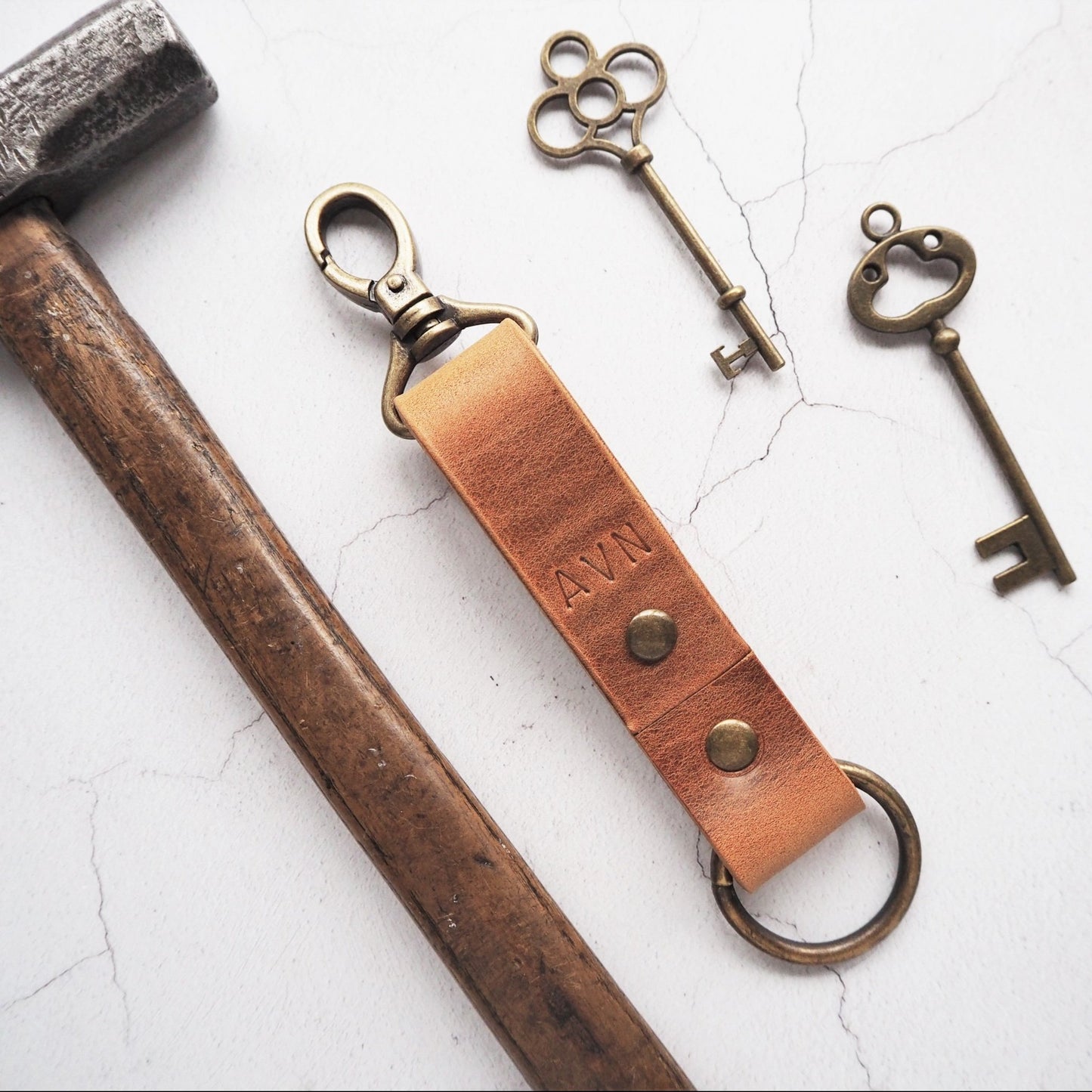 The Dyrr leather keyfob, a leather keyring from HÔRD.