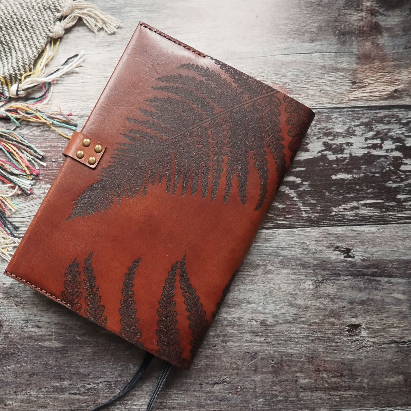 Back cover of the Leather Journal Cover by Hôrd featuring the engraved fern leaf design.
