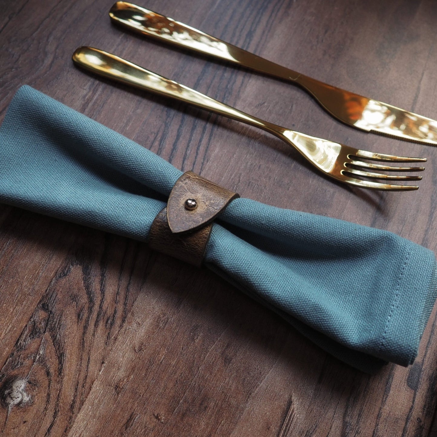 The Oak Napkin Ring, an offering from the leather napkin rings from HÔRD.