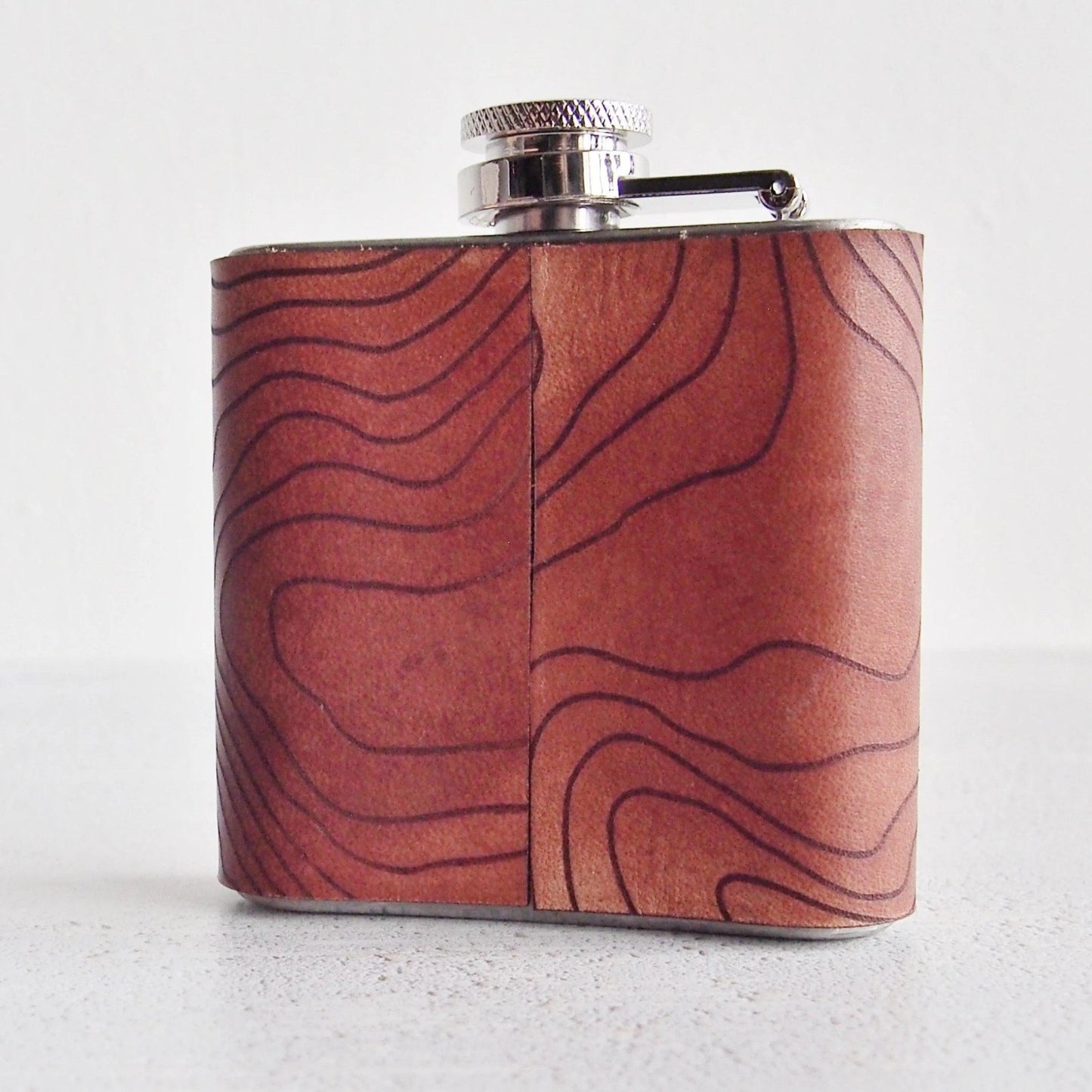Posterior view of the mountain hip flask.