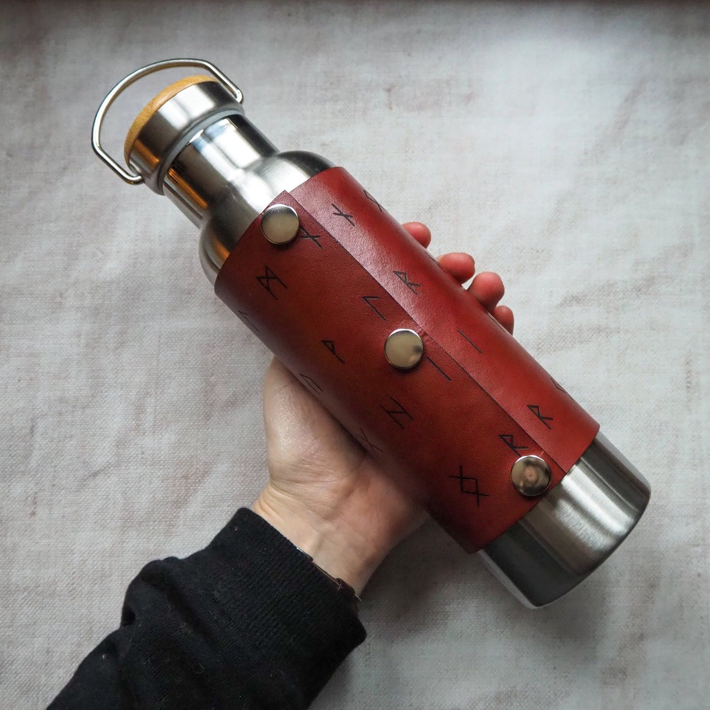 This viking bottle is double walled and insulated, thereby keeping your hot drink hot or cold drink cool.