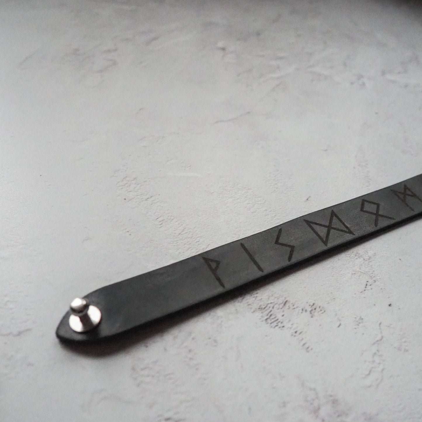 This Viking Leather Bracelet comes with a Sam Browne stud for fastening. Viking Leather Bracelet UK.