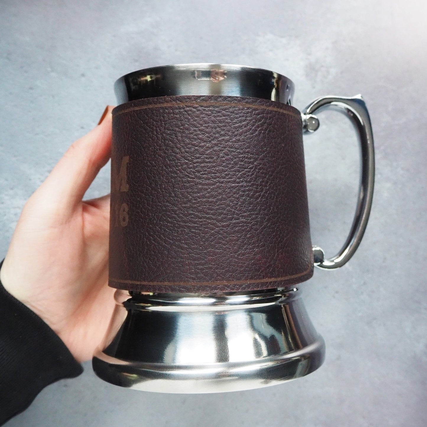 This Wedding Tankard is made from luxurious and soft full grain leather that's bound onto a steel tankard.