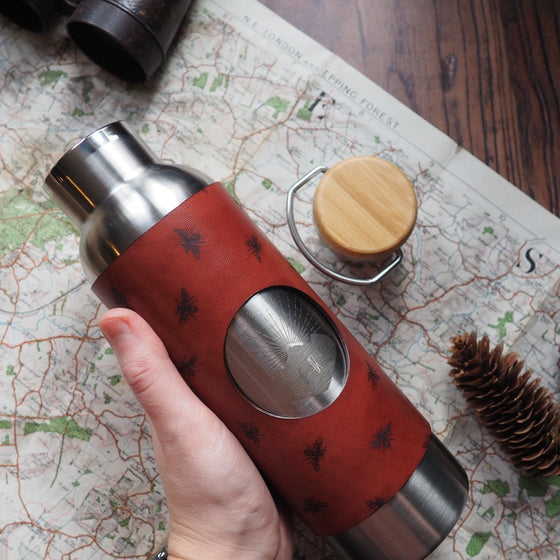 The Bee Adventure Bottle, Hord