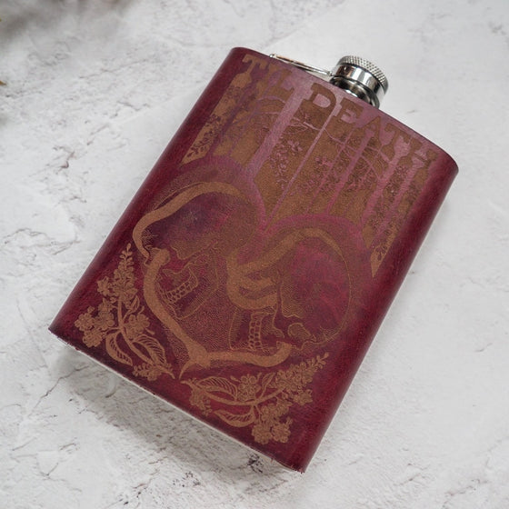 Vintage-inspired stainless steel hip flask adorned with a late 60s psychedelic illustration.