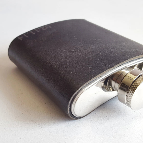 This black leather hip flask is made with luxurious leather and wrapped around a durable stainless steel flask.