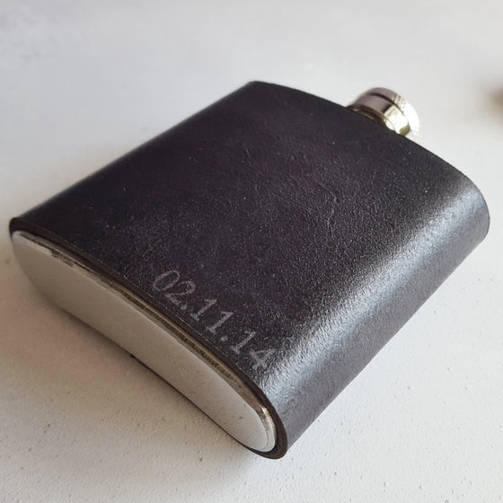 Black Leather Hip Flask from Hôrd.