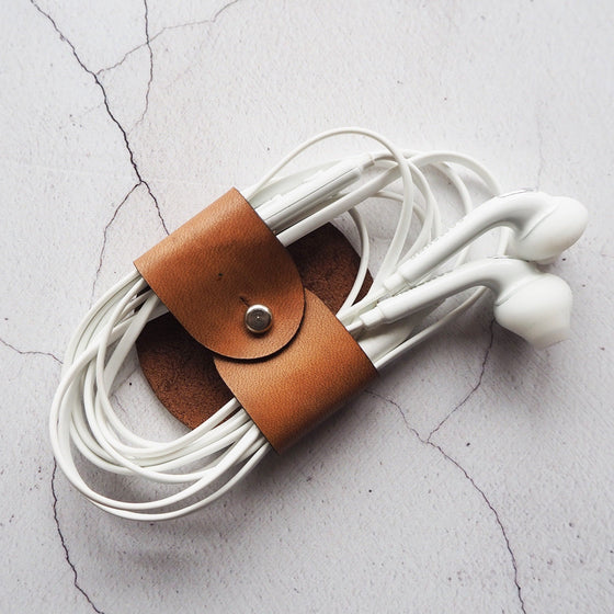 Earphone Cable Holder, keeping your earbuds tidy and tangle free, an earphone tidy from HÔRD.
