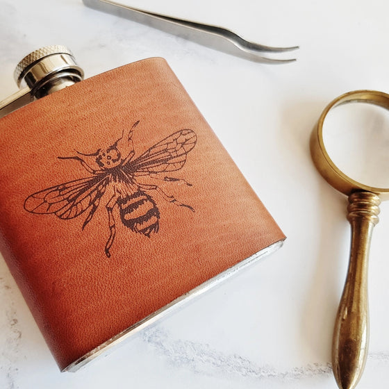 This honey bee flask can be personalised with a name or date engraved.
