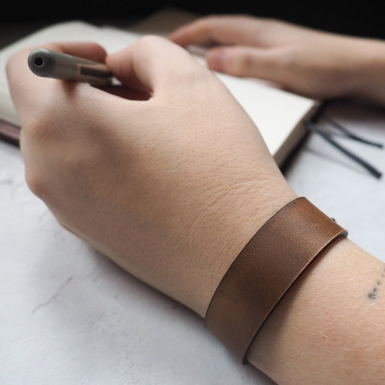This plain leather cuff bracelet is made in sand leather colour.