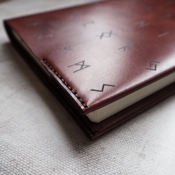 Close-up view on the doubly hand-stitched Rune Leather Notebook Cover with black waxed linen thread.