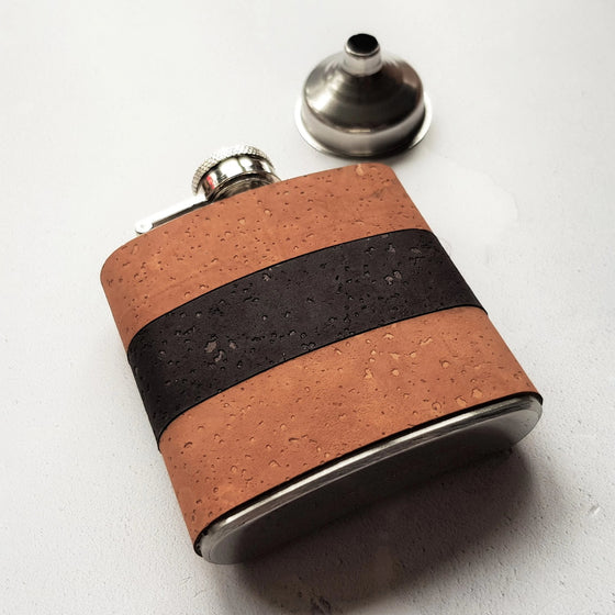 This personalised alcohol flask is in sand and coal cork colours.