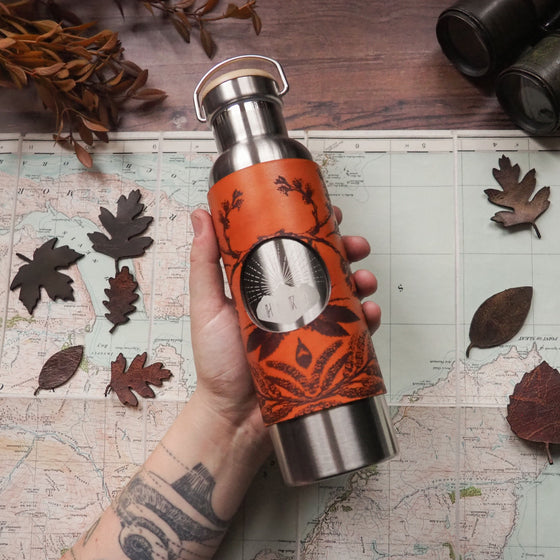 This Floral insulated water bottle is perfect to keep your favourite drink with you be it hot or cold.