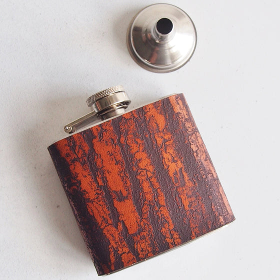 This personalised engraved flask features the engraving of woodland bark.
