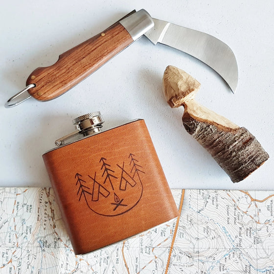 The camping Hip Flask from Hôrd featuring the camp fire design.