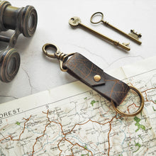  The custom road map key fob featuring your favourite place on your luxury leather keyring.