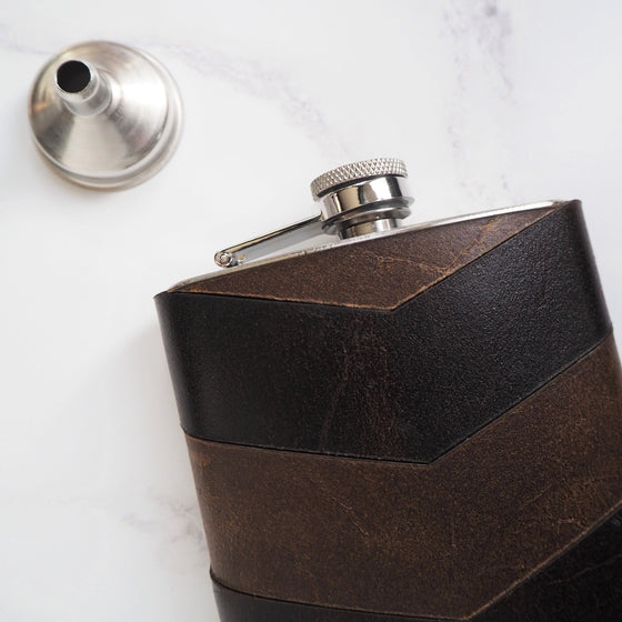 This pattern hip flask used high quality leather that's wrapped in a unique Chevron pattern.