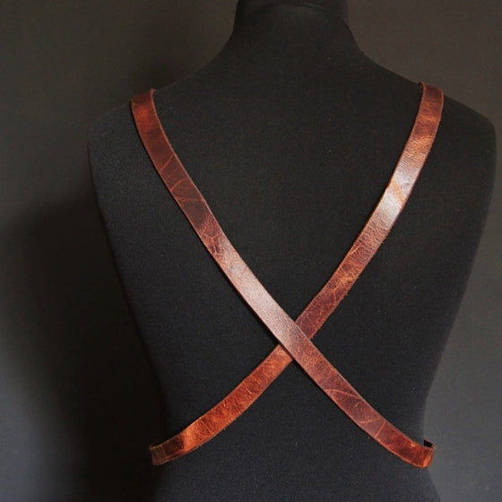 Posterior view of the custom leather harness.
