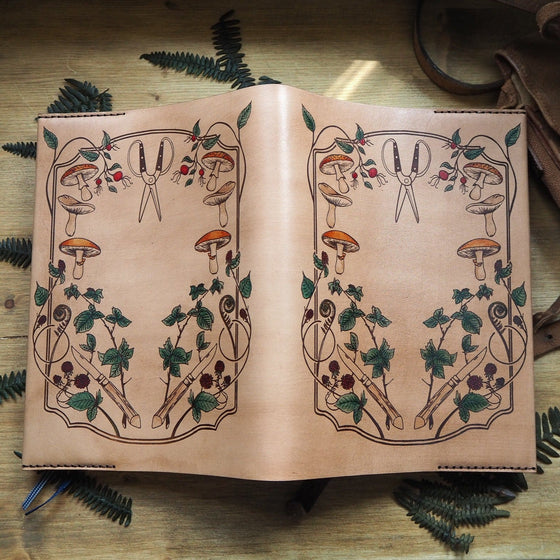 Full view of the Forager Journal Cover Deluxe. Handcrafted for perfection. 