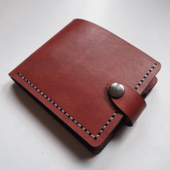 The Mountain Wallet with Coin Section which features a clasp by Hord