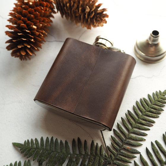 Posterior view of the brown leather hip flask.
