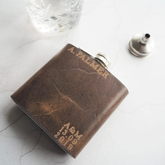 Personalised wedding hip flask from Hôrd.
