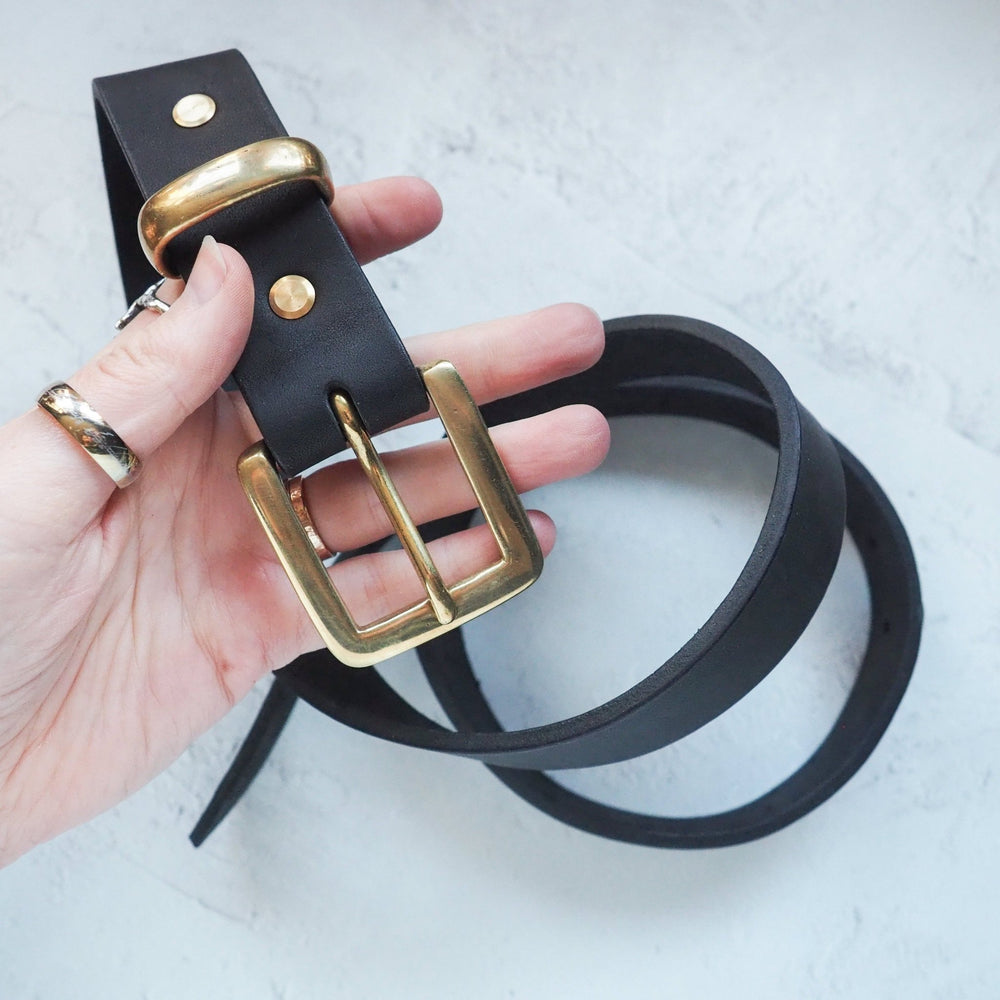 Black full grain leather belt from Hôrd.