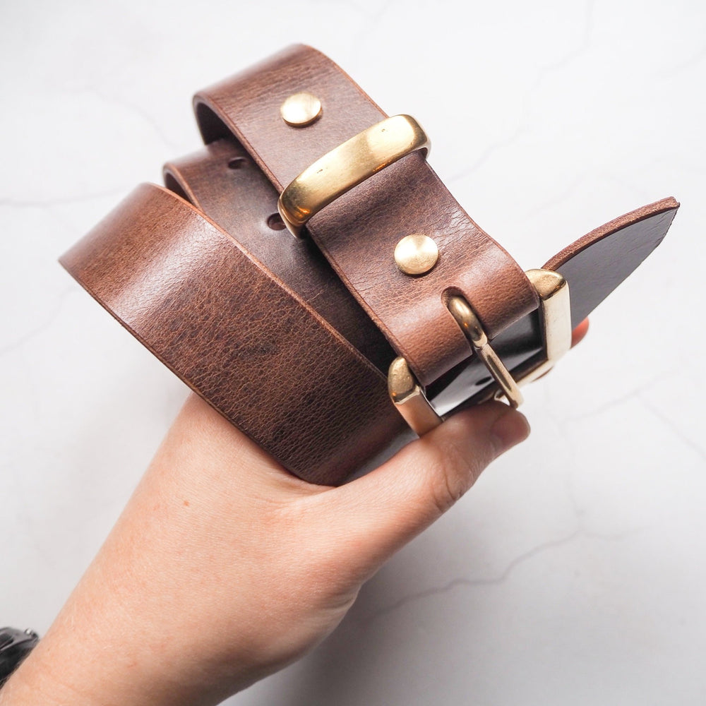 
                  
                    This dark brown leather belt would stand the test of time and last a lifetime. Full Grain Leather Belts UK.
                  
                