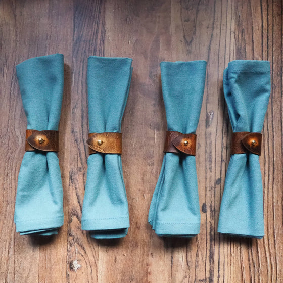 The Luxury Napkin Ring offerings from HÔRD beautifully and gracefully holding 4 blue napkins. 