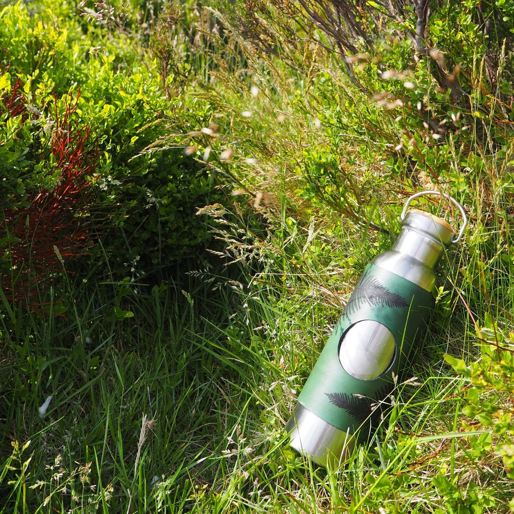 
                  
                    This Fern Leaf Adventure Bottle has been hand dyed in green leather colour.
                  
                
