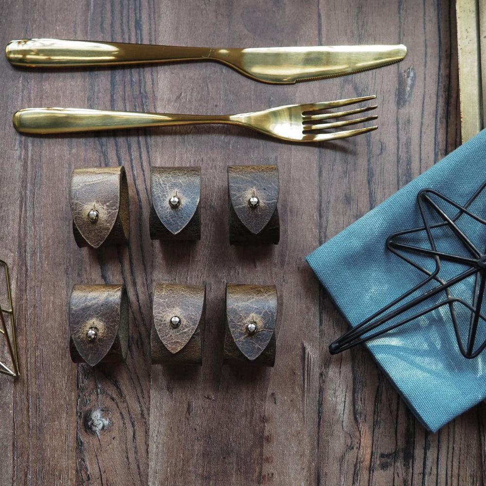 Pack of 6 of the Oak Napkin Ring, leather napkin rings by HÔRD.