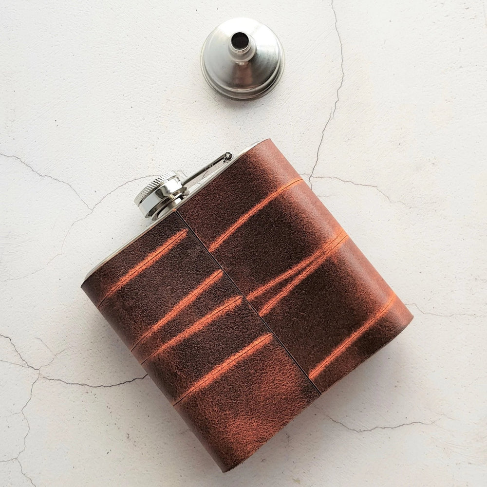
                  
                    Posterior view of the best hip flask from Hord.
                  
                