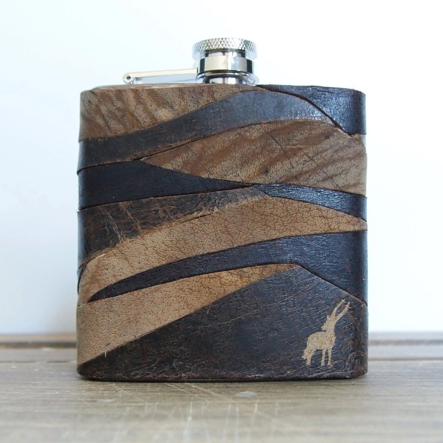 This leather whiskey flask was originally designed in 2015 for a collaboration between the National Histriy Museum and Etsy.