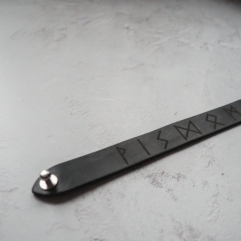 This Viking Leather Bracelet comes with a Sam Browne stud for fastening. Viking Leather Bracelet UK.